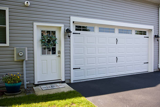24/7 Emergency Garage Door Panel Replacement experts in Lee Acres, NM